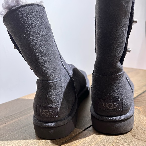 UGG Women's Gray Suede Boots - Picture 4 of 7